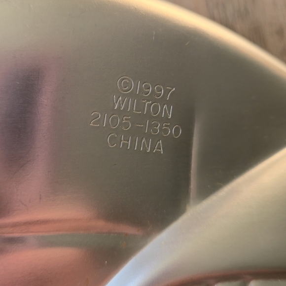 VINTAGE 1997 Wilton Race Car Cake Pan #11 NASCAR Style - Fast Birthday Fun! - Picture 2 of 6